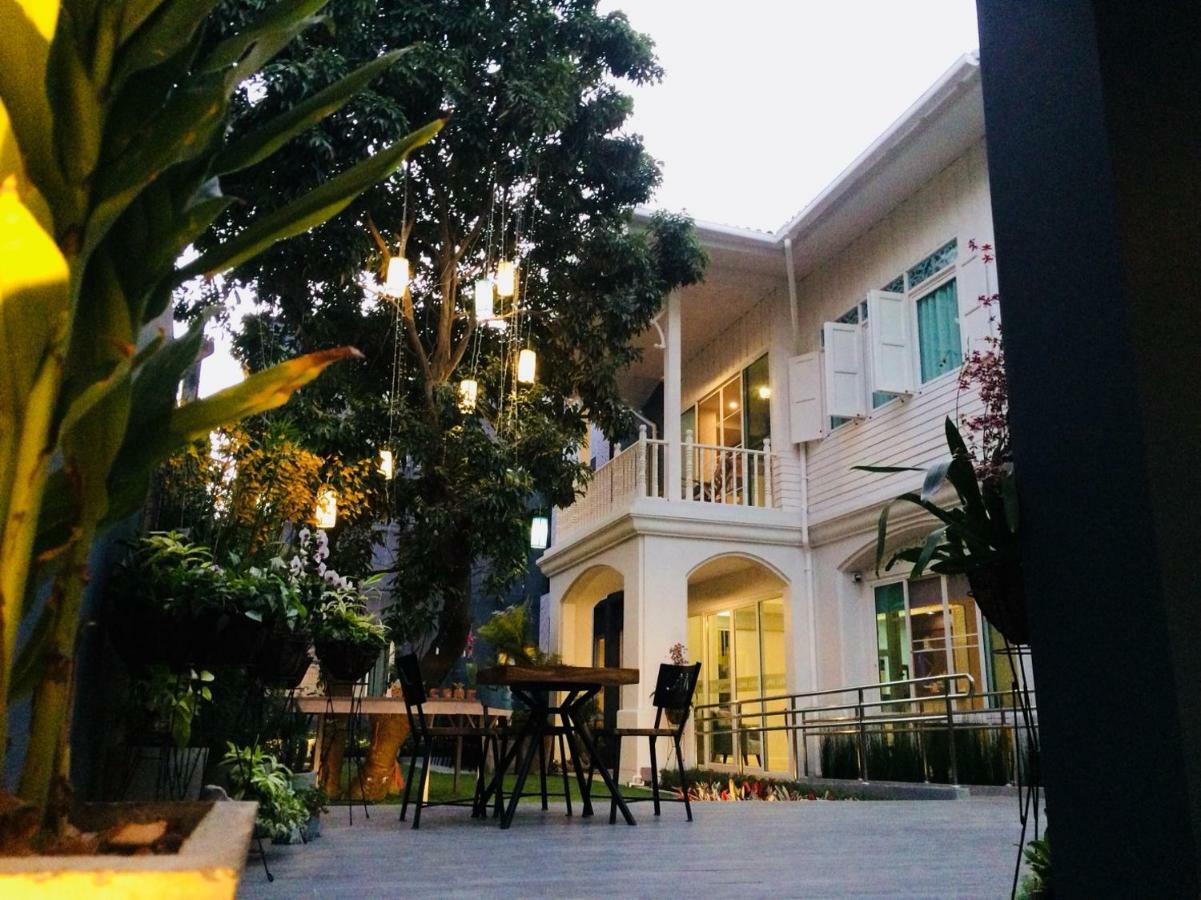 Lana Beds & Space Chiang Mai Esterno foto